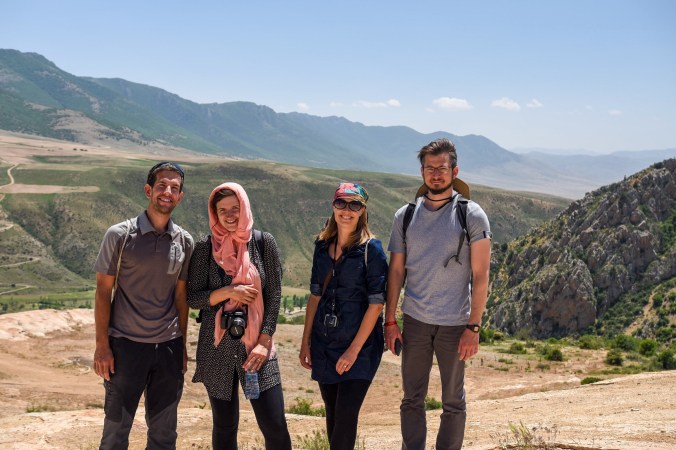 A kromě řidiče a průvodce jsme měli i fotografa