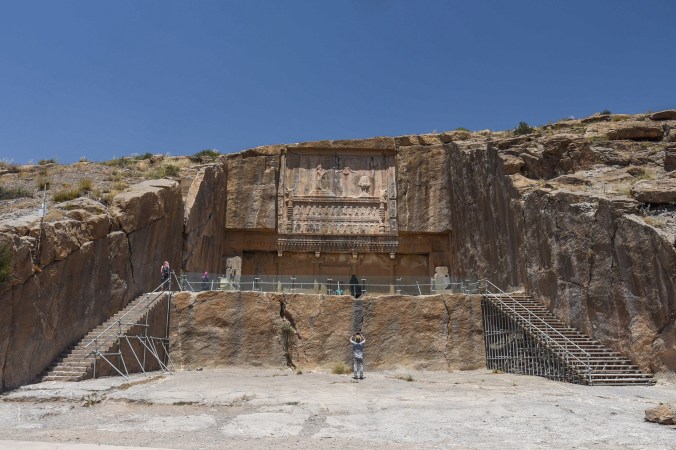 Hrobka vytesaná ve skále za Persepolis